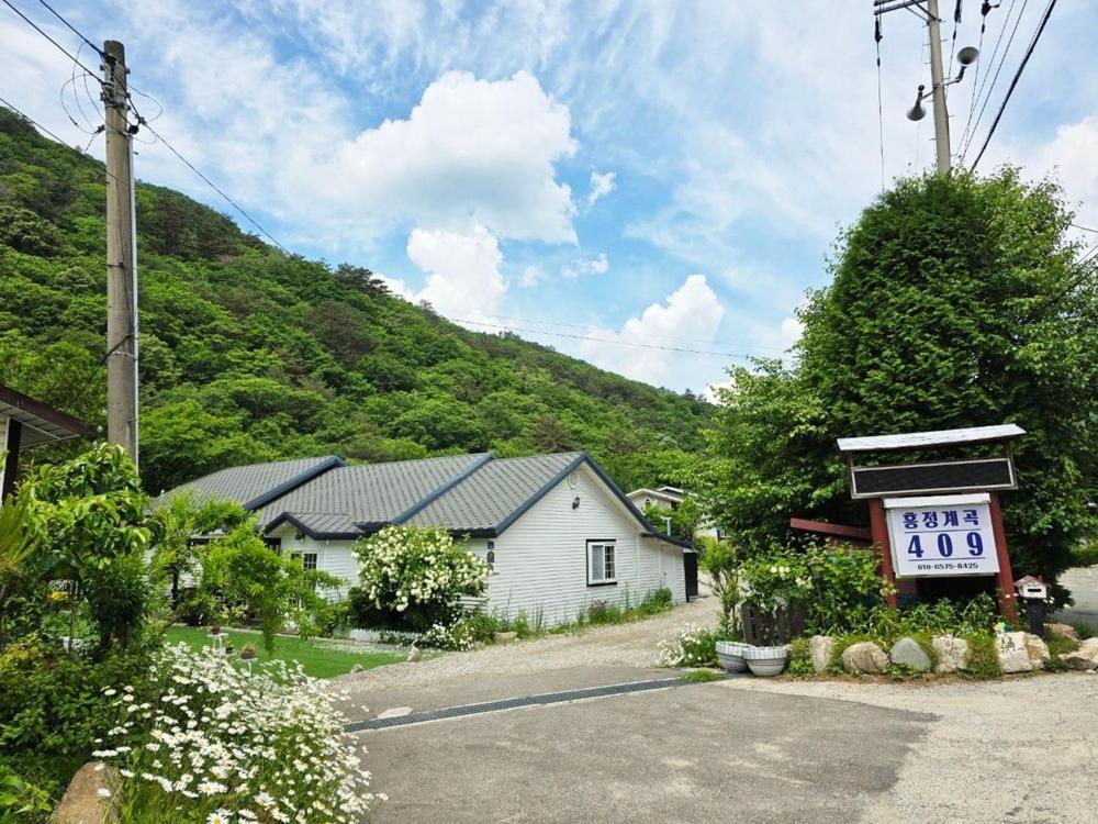 Pyeongchang Heungjeong Valley 409 Pension Exterior foto