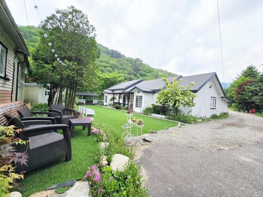 Pyeongchang Heungjeong Valley 409 Pension Exterior foto